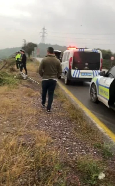 Kocaeli'de Kontrolden Çıkan Otomobil Şarampole Uçtu