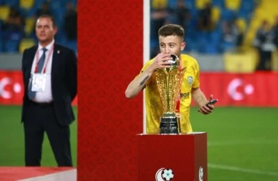 Kocaeli İzmit&rsquo;te Silahlı Kavga: Futbolcu Uğurcan Bek&ccedil;i Ent&uuml;be Edildi