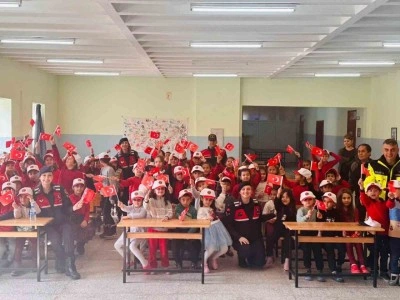 Koçarlı’da jandarma ekipleri öğrencilerle buluştu