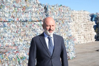 Geri dönüşümle geleceği ve doğayı koruyor