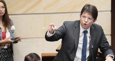 Kolombiya’da başkan adayı Uribe’ye suikast girişimi: Başından vuruldu