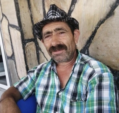 Komşusuna ağa&ccedil; kesiminde yardım ederken hayatını kaybetti