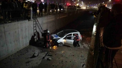 Kontrolden &ccedil;ıkan otomobil sulama kanalına d&uuml;şt&uuml;: 1 yaralı