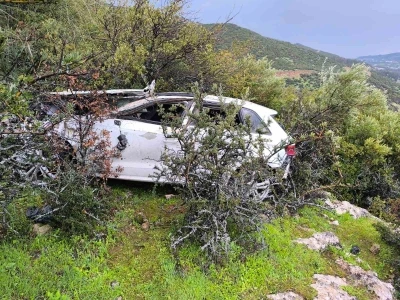 Kontrolden &ccedil;ıkan otomobil u&ccedil;uruma yuvarlandı: 1 &ouml;l&uuml;