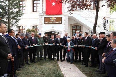 Konya B&uuml;y&uuml;kşehir tarafından yenilenen Şehit Aileleri Derneği binasının a&ccedil;ılışı dualarla yapıldı