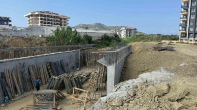 Köprü inşaatında düşen işçi hayatını kaybetti