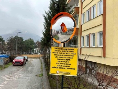 Kör nokta aynası 7. defa kırıldı, Amasya Belediyesi fotoğrafını paylaştı