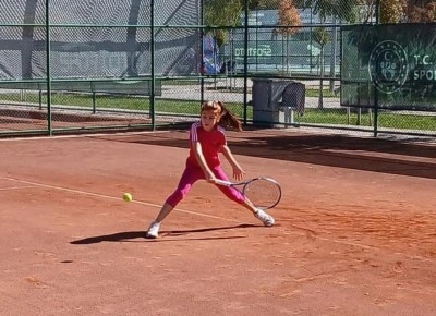 K&uuml;&ccedil;&uuml;k tenis&ccedil;i turnuvaya davet edildi