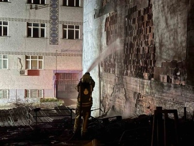 K&uuml;&ccedil;&uuml;k&ccedil;ekmece&rsquo;de geri d&ouml;n&uuml;ş&uuml;m atık tesisi alevlere teslim oldu