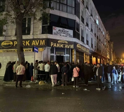 K&uuml;&ccedil;&uuml;k&ccedil;ekmece&rsquo;de iş yerinde yangın paniği: 3 kişi dumandan etkilendi
