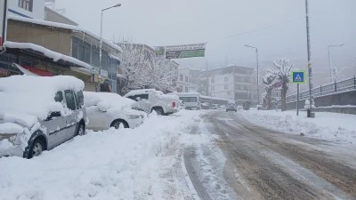 Kulp Kırsalında Kar 1 Metreyi Aştı