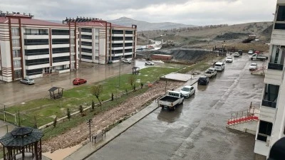 Kulp&rsquo;ta Yağmur ve Kar Etkili Oldu: Heyelan ve &Ccedil;ığ Uyarısı