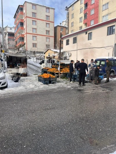 Kulp&rsquo;ta Yoğun Kar Pazarı Vurdu