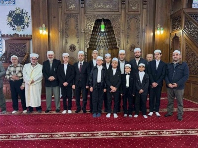 Kur&rsquo;an hafızlarına belge takdimi