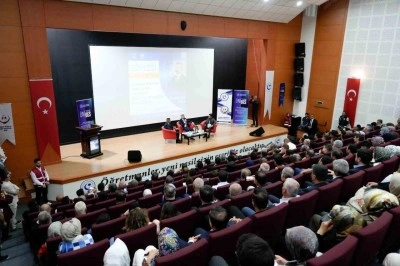 "Kürsülerden sıralara uzanan bilgi ve tecrübe paylaşımı" söyleşisi gerçekleştirildi