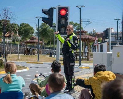 Kuşadası’nda geleceğin bilinçli sürücüleri bu parkta yetişiyor