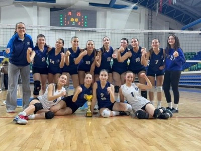 K&uuml;tahya Belediyespor Gen&ccedil; Kız Voleybol Takımı şampiyon oldu