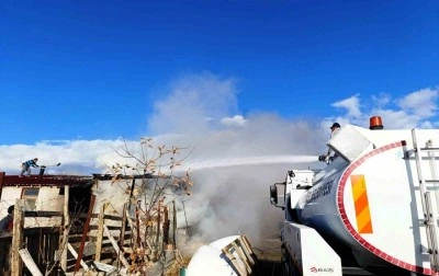 K&uuml;tahya&rsquo;da ahır yangını b&uuml;y&uuml;meden s&ouml;nd&uuml;r&uuml;ld&uuml;