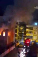 K&uuml;tahya&rsquo;da apartman dairesinde yangın: 5 kişi kurtarıldı