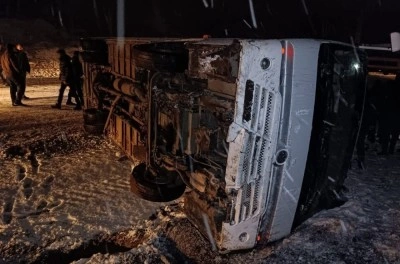 Kütahya’da işçi servisi kaza yaptı: 3 yaralı