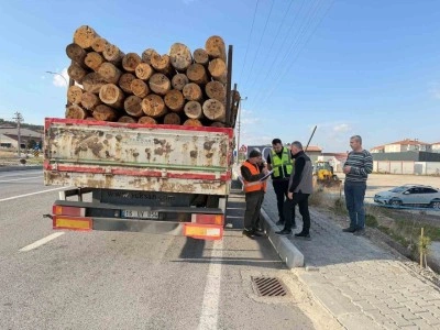 K&uuml;tahya&rsquo;da orman emvali y&uuml;kl&uuml; ara&ccedil;lar denetlendi