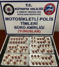 Kütahya’da sırt çantasında uyuşturucu bulunan zanlı gözaltına alındı