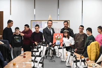 K&uuml;tahya İl Emniyet M&uuml;d&uuml;r&uuml; Elbir, &ouml;zel &ouml;ğrencilerle bir araya geldi