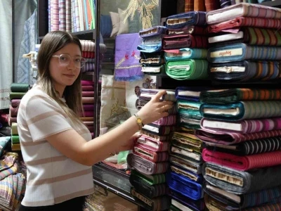 Kutnu kumaşının k&uuml;&ccedil;&uuml;k par&ccedil;aları geri d&ouml;n&uuml;ş&uuml;mle hediyelik eşyaya d&ouml;n&uuml;ş&uuml;yor