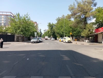 Lise Caddesi&rsquo;nde yaya ge&ccedil;itleri silindi, &ouml;ğrenci g&uuml;venliği tehlikede
