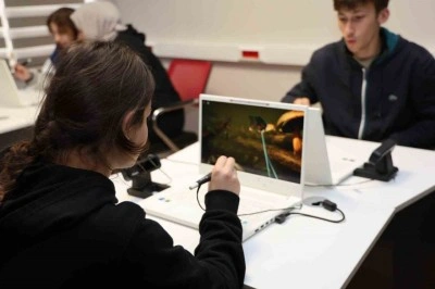 Liseli gen&ccedil;ler D&uuml;zce &Uuml;niversitesi&rsquo;ni inceledi Safir Koleji