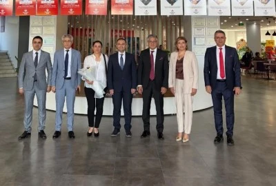 Liselilere ilk dersi Hukuk Fak&uuml;ltesi Dekanı verdi