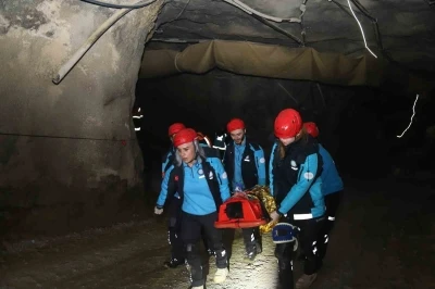 Maden ocağındaki g&ouml;&ccedil;&uuml;k tatbikatı ger&ccedil;eği aratmadı