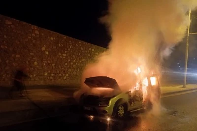 Malatya Battalgazi’de Seyir Halindeyken Alev Alan Ticari Araçta Büyük Hasar