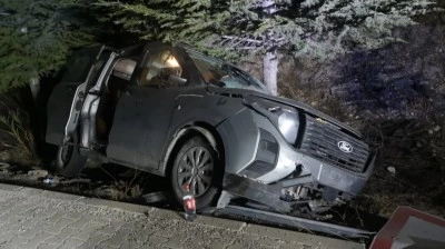 Malatya’da hafif ticari araç refüje çarptı: 1 yaralı