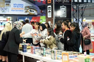 Malatya&rsquo;da kitap fuarına 7&rsquo;den 70&rsquo;e yoğun katılım