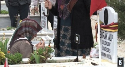 Malatya’da mezarlıkta hüzünlü bayram