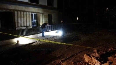 Malatya&rsquo;da şantiyede silahla vurulan iş&ccedil;i hastaneye kaldırıldı