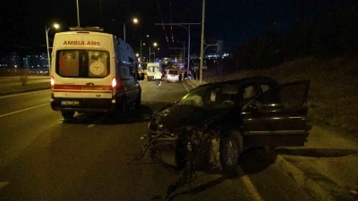 &Uuml;&ccedil; aracın karıştığı kazada 4 kişi yaralandı