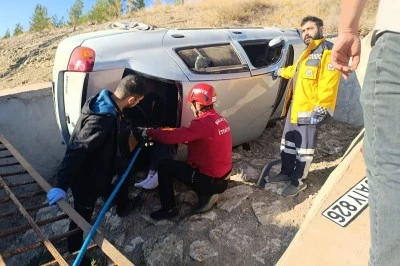 Malatya-Sivas Karayolunda Otomobil Devrildi: 3 Kişi Yaralandı