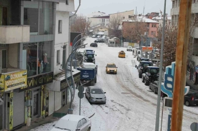 Malazgirt gelinlik gibi beyaza b&uuml;r&uuml;nd&uuml;