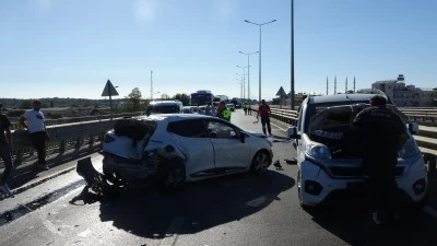 Manavgat D-400'de Zincirleme Kaza: 3’ü Rus Turist 5 Yaralı