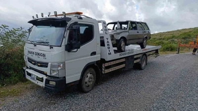 40 metrelik şarampole u&ccedil;an ara&ccedil;taki 2 kişi yaralandı