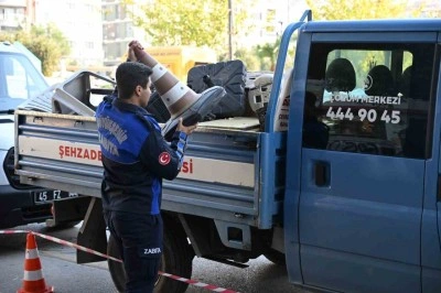 Manisa&rsquo;da kaldırımlar vatandaşa geri veriliyor