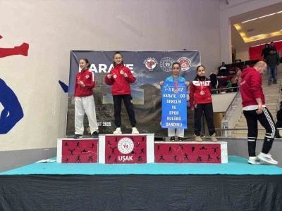 Manyaslı karateciler Ege Karate Ligi’nden madalyalarla döndü