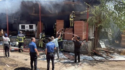 Marangoz at&ouml;lyesi yangına teslim