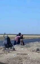 Dilenci kadınlar yol ortasında kavga etti