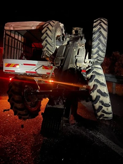 Mardin’de Kamyonet ile Traktörün Çarpıştığı Kazada 2 Kişi Yaralandı