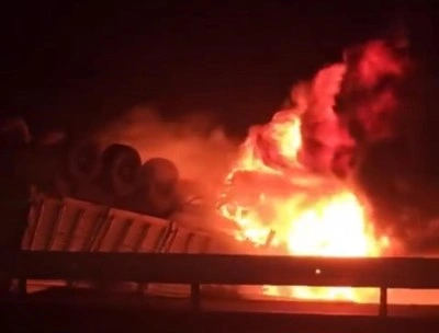 Tır sürücüsü aracında yanarak feci şekilde öldü