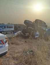 Yan yatan traktördeki 3 kişi yaralandı