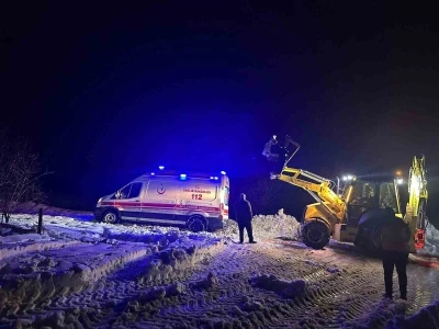 Ambulansı ekipler kurtardı